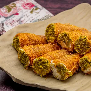 كورنية فستق